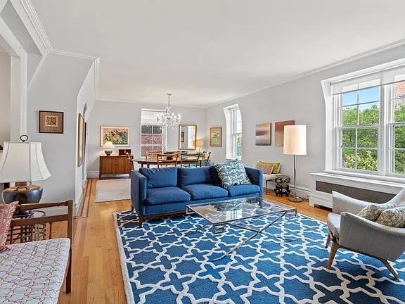 Foto del edificio - 34-14 81st St