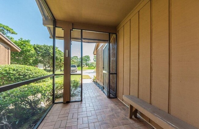 Foto del edificio - 13335 Cross Pointe Dr
