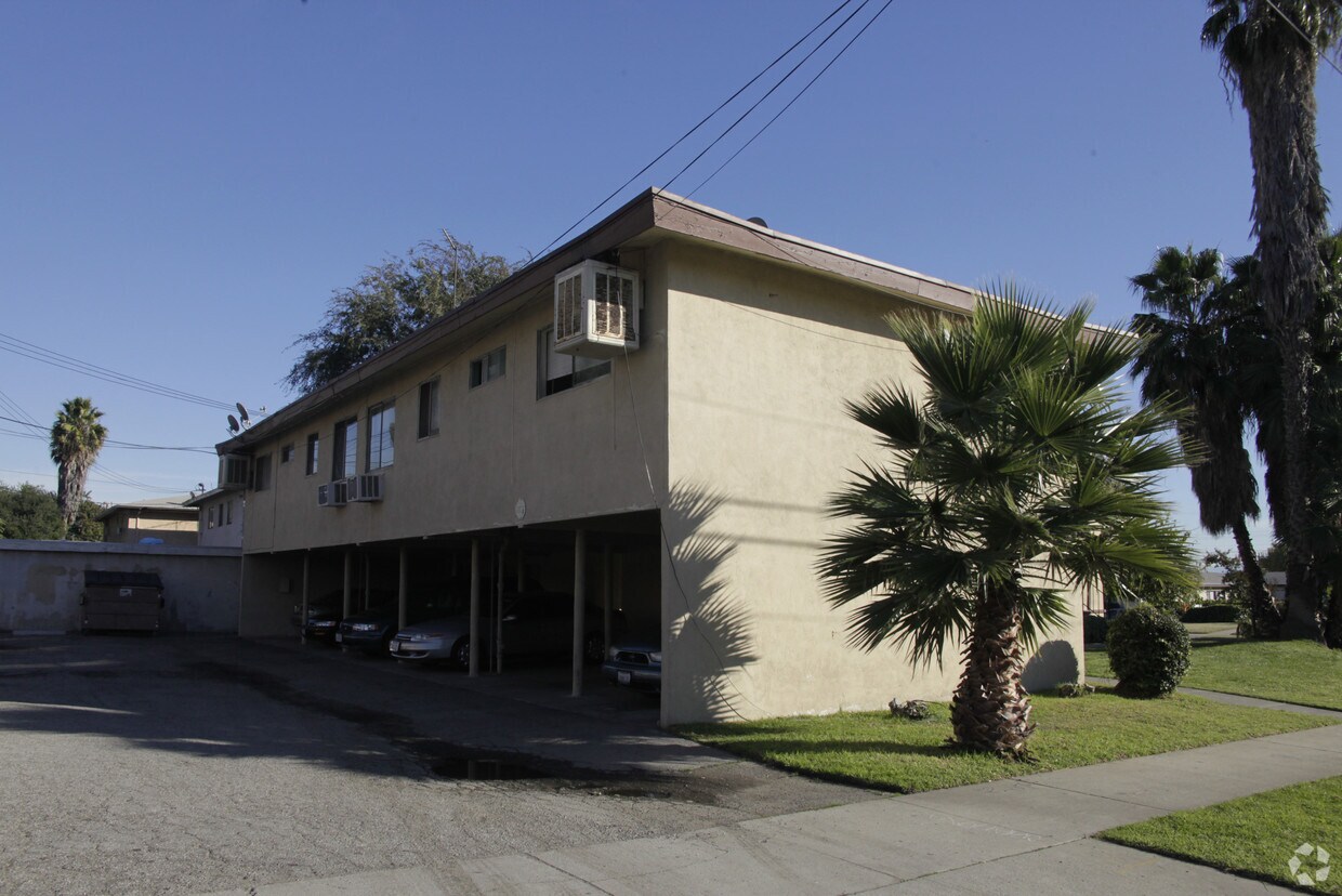 Building Photo - 1028 W F St