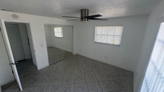 Foto del edificio - 11160 2nd St E