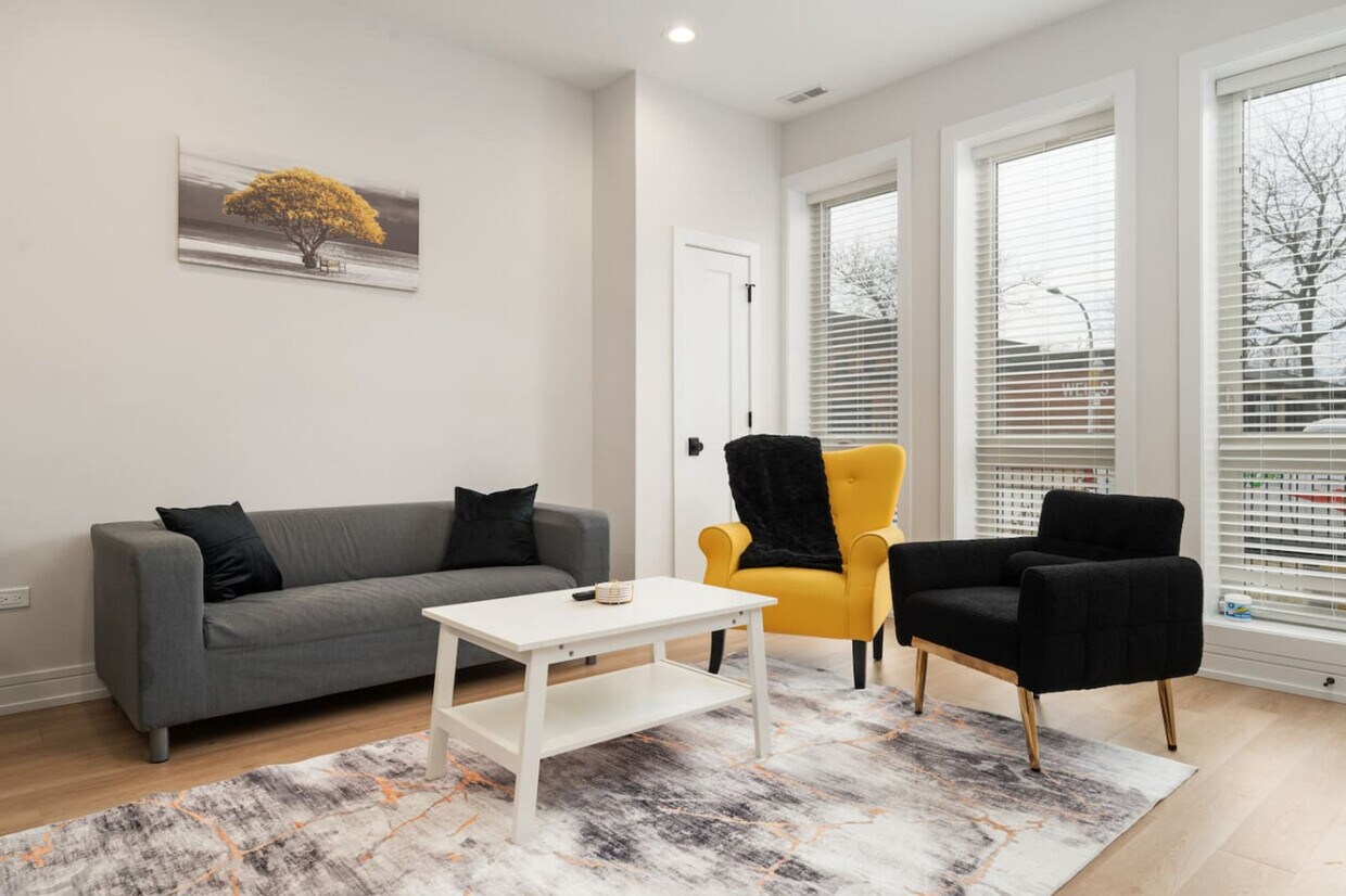 Foto principal - 3715 S Giles Ave