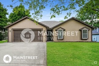 Building Photo - 820 SW Meadowood Dr