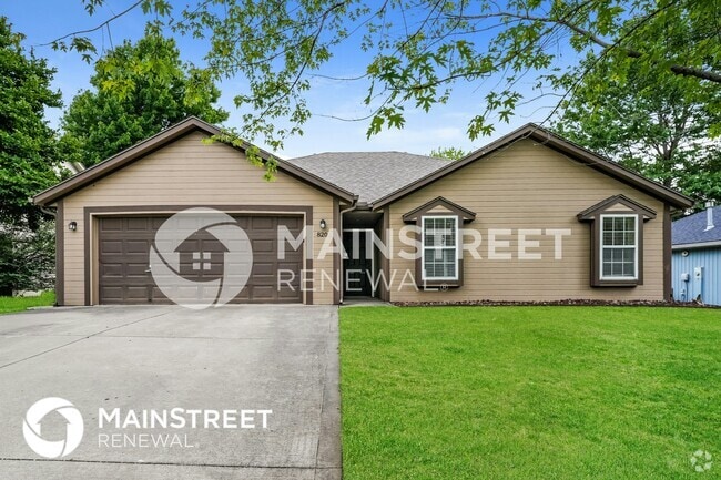 Building Photo - 820 SW Meadowood Dr