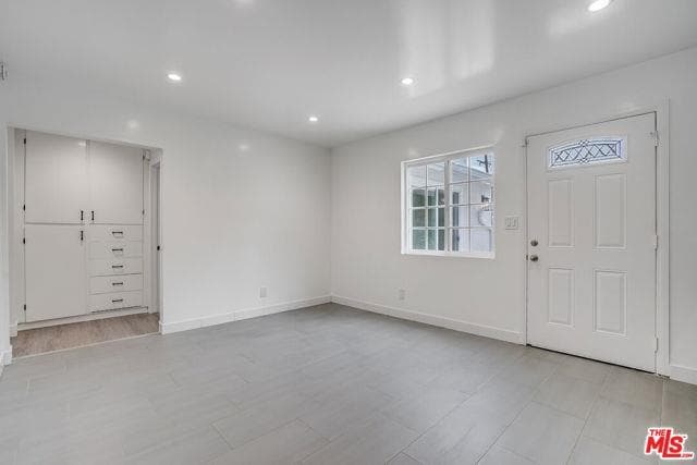 Building Photo - 657 Brooks Ave