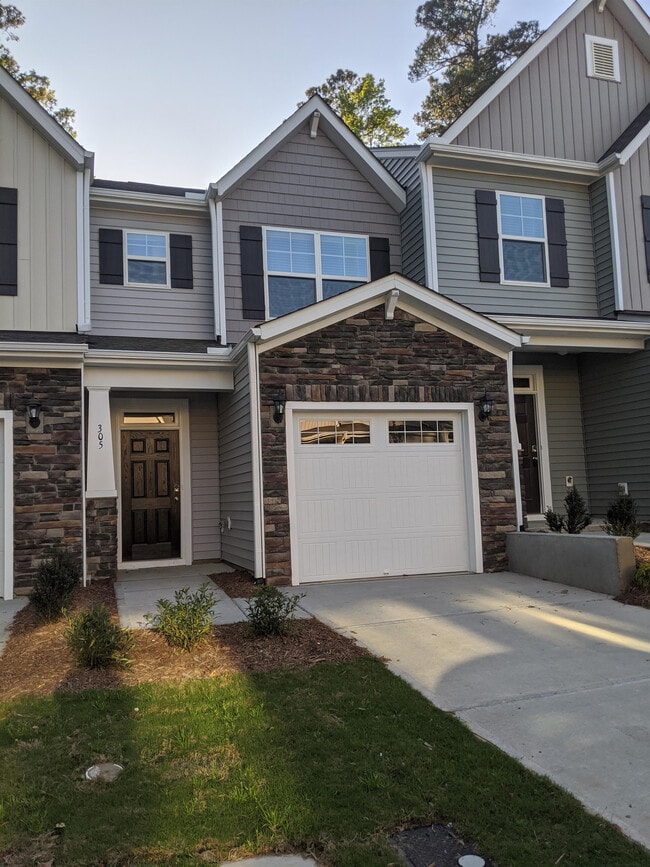 Photo - 305 Lionel St Townhome