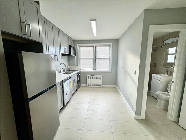 Foto del edificio - 470 E Broadway