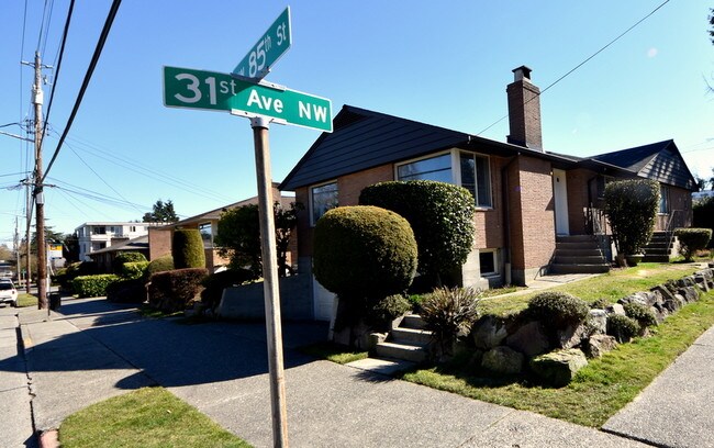 Building Photo - Ballard 4-plex - 2 bedrooms