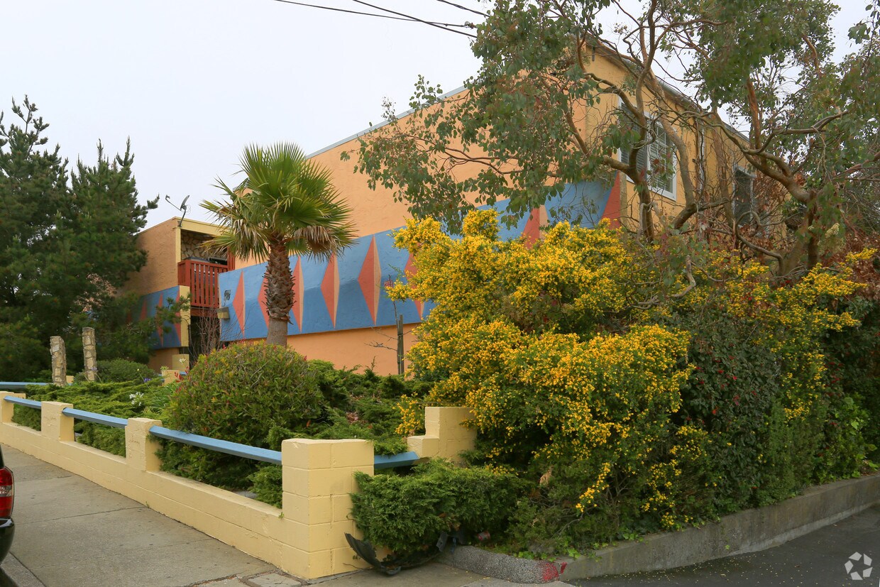 Foto principal - 645-679 Manor Drive