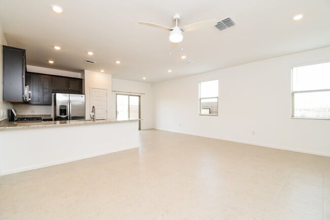 Foto del edificio - 10410 W Beaman Ln