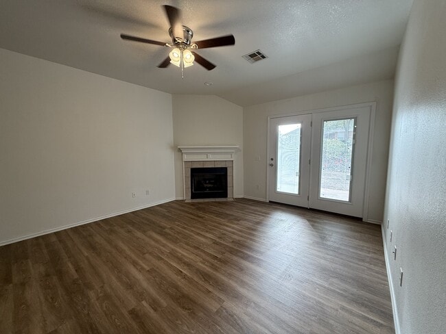 Photo - 701 S Stoneybrook St House