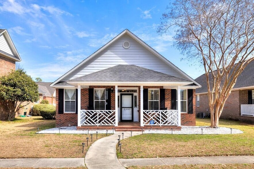 Primary Photo - 3200 Mayflower Ln