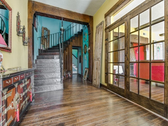 Entry and Stairs - 215 W Laurel St