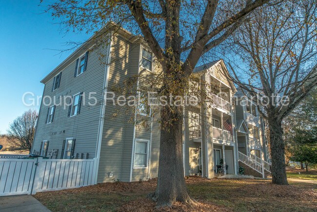 Building Photo - 10218 Rose Meadow Ln