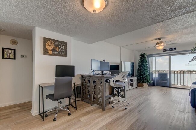Building Photo - 7050 Sunset Dr S