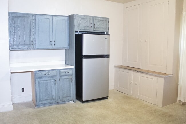 Building Photo - 4 Bed, 1 Bath On Campus