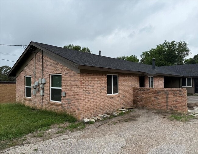 Building Photo - 1114 Hazelton St
