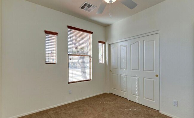 Foto del edificio - Great location. near the 303, US60, shoppi...