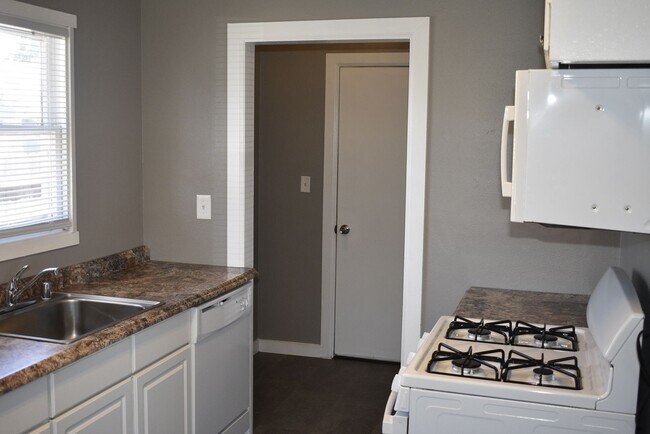 Building Photo - 5207 Gordon Dr