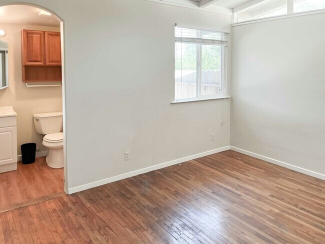 Building Photo - 3716 Brownson St