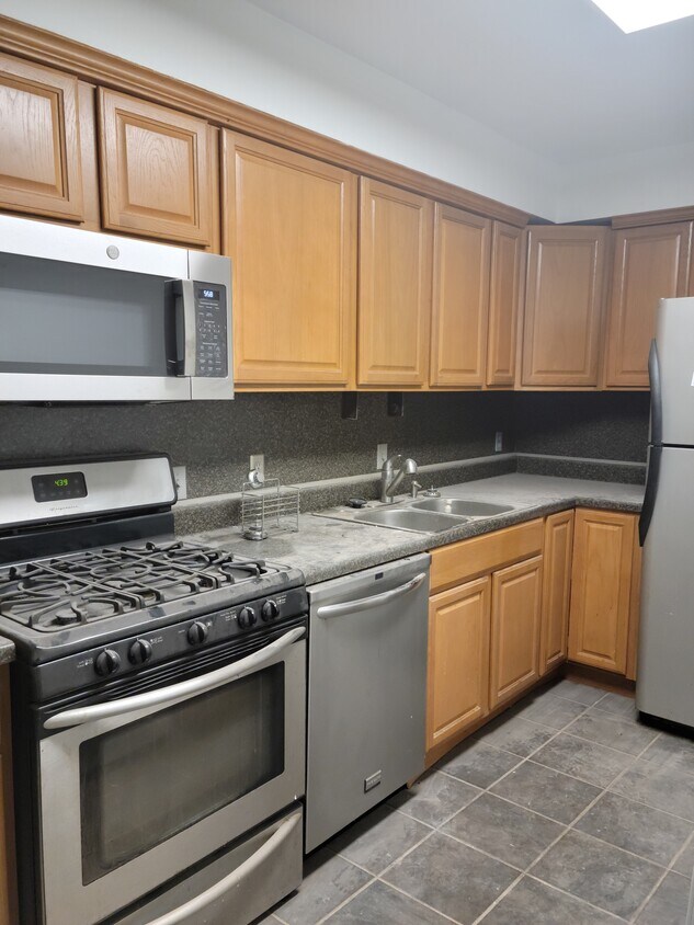2303 Olson St Unit 302, Hillcrest Heights, MD 20748 Condo for Rent in