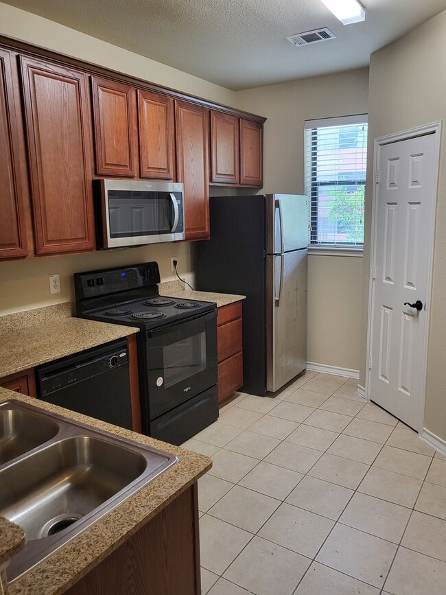 Foto del edificio - 122 E Nemo St