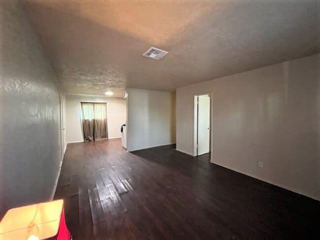 Building Photo - 2605 SE 50th St