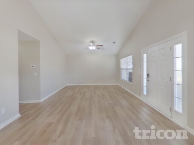 Foto del edificio - 144 Phoenix Ln