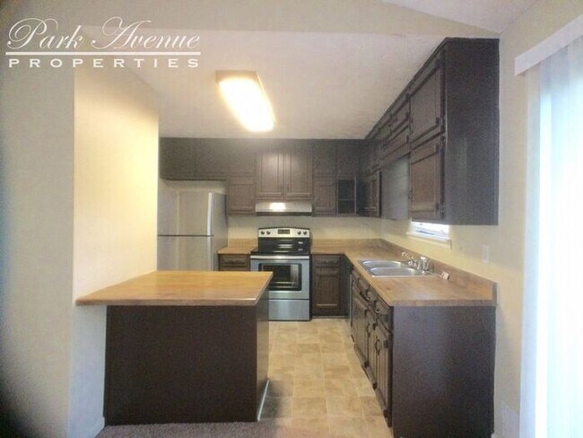 Foto del edificio - 102 Shannon Chase Dr