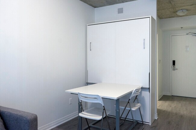 Photo du bâtiment - Studio Unit at 1800 Simcoe Street North - Available September 1st!