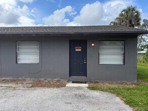 Building Photo - 5006 Sanibel Ave
