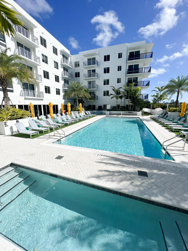 Primary Photo - 2200 SW 8th St