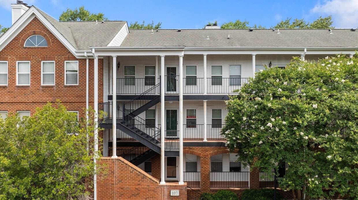 Primary Photo - 107 Westover Ave