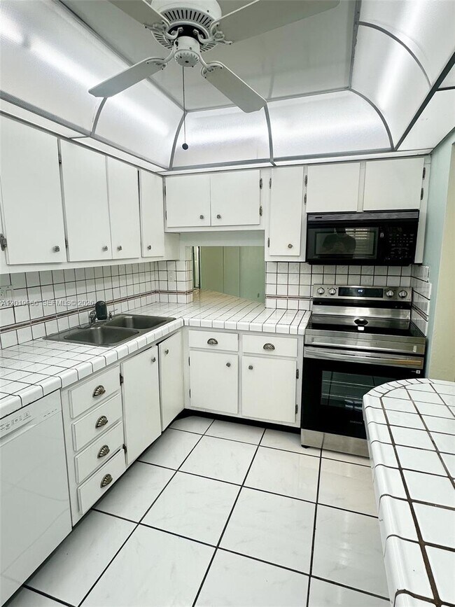 Building Photo - 300 Galen Dr