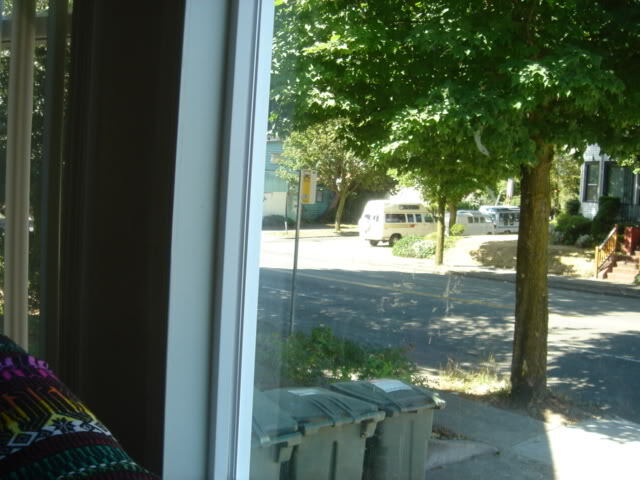 Vista desde la ventana delantera hacia la parada de autobús - 908 23rd Ave