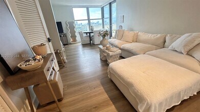 Building Photo - 2899 Collins Ave