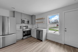 Building Photo - 5621 Eskridge St