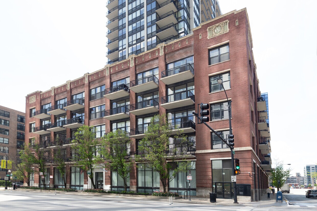 Foto principal - 210 S Desplaines St