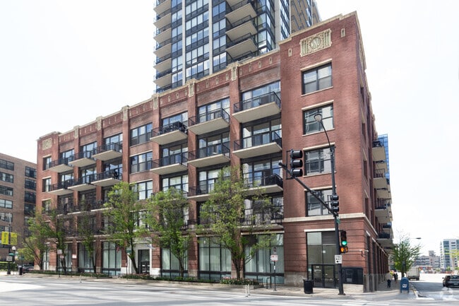 Building Photo - 210 S Desplaines St