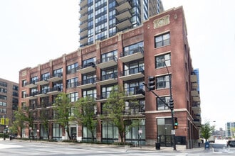 Building Photo - 210 S Desplaines St