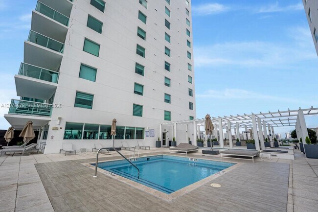 Foto del edificio - 400 Sunny Isles Blvd