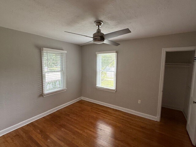 Foto del edificio - 1411 Asher Ln
