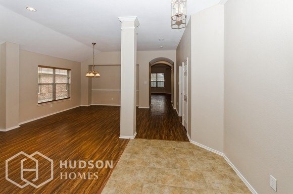 Building Photo - 320 Bayberry Dr