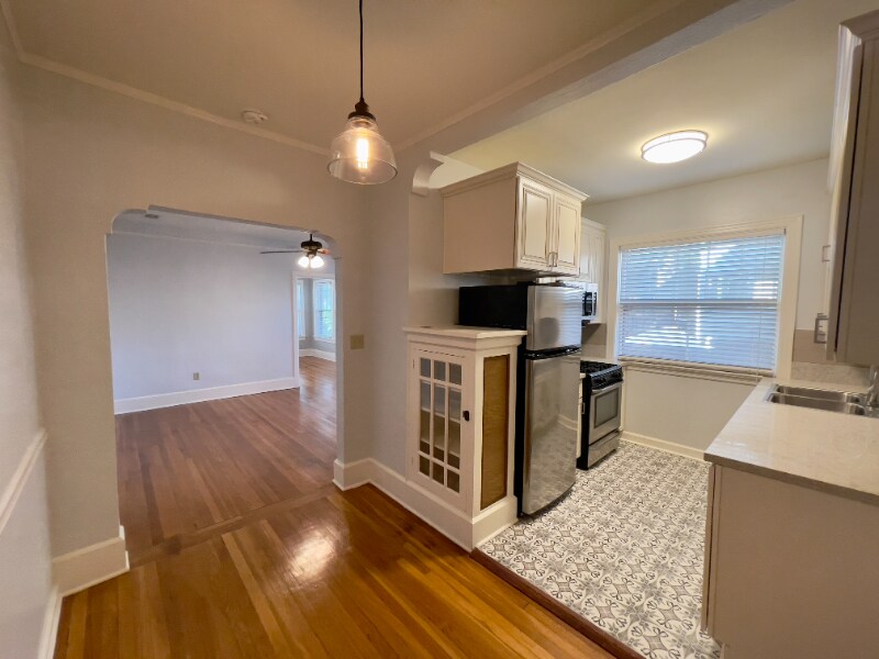 Foto principal - 418 E 6th St