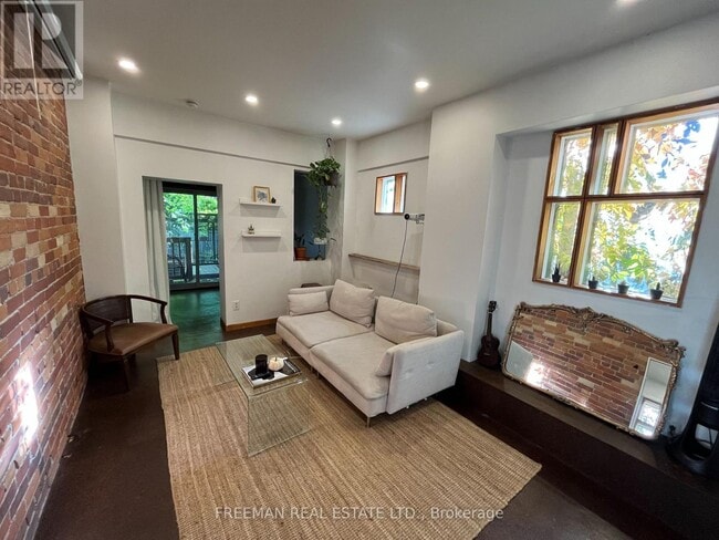 Building Photo - 21 Wells St