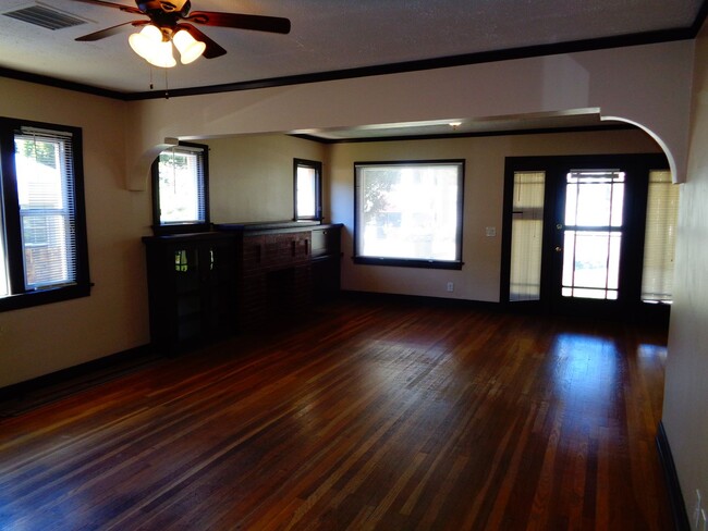 Foto del edificio - 1 Bedroom 1 Bath Duplex for Rent in Whitti...