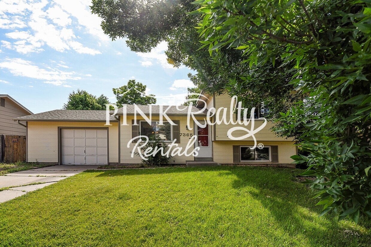 Photo - 7365 Woodstock Street-