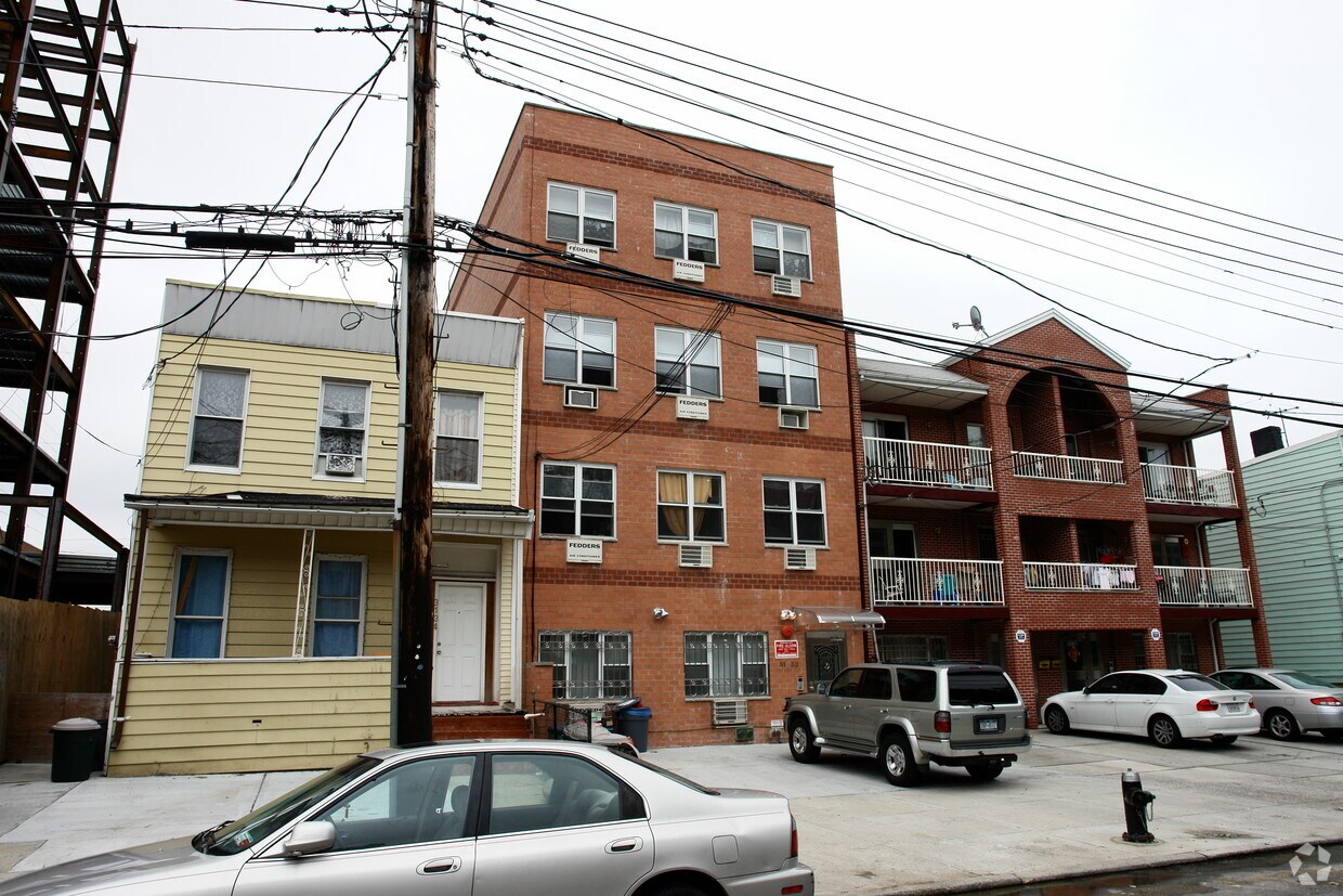 Building Photo - 3132 137th St