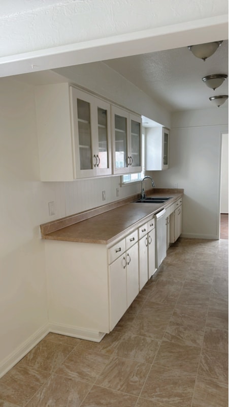Building Photo - 4920 W 123rd Pl