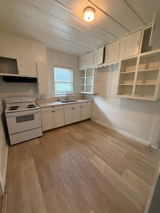 Foto del edificio - 1380 Live Oak St