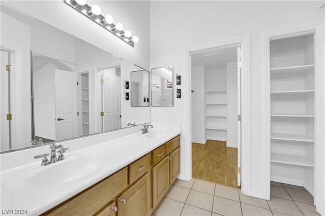 Foto del edificio - 8730 Horizon Wind Ave